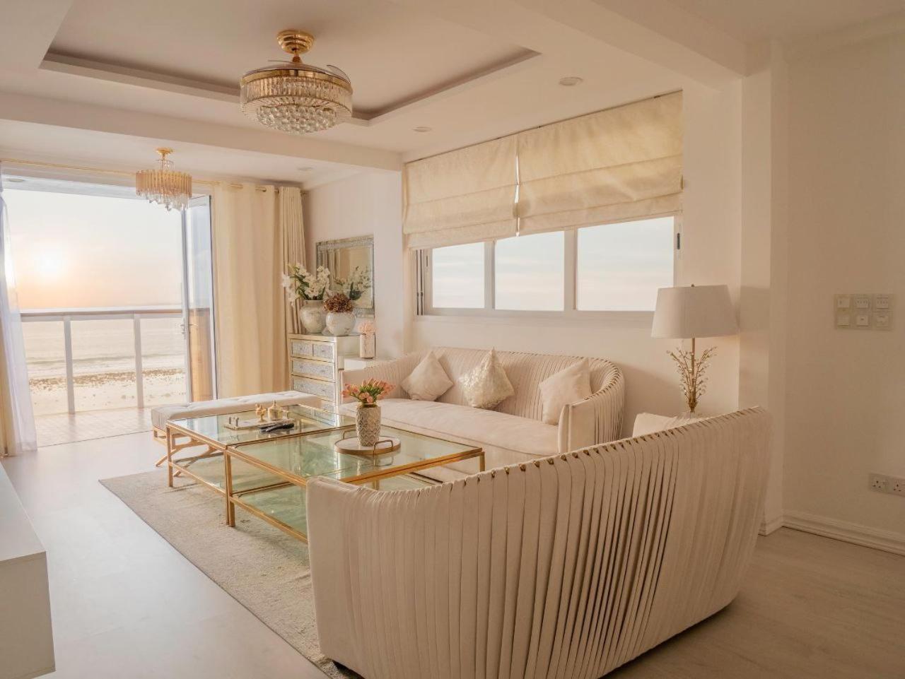 Beachfront Seaview Apartment Male Exterior photo